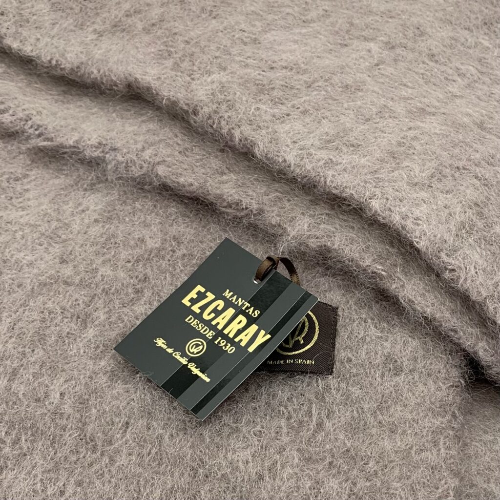 Mantas Ezcaray - Schal medium taupe