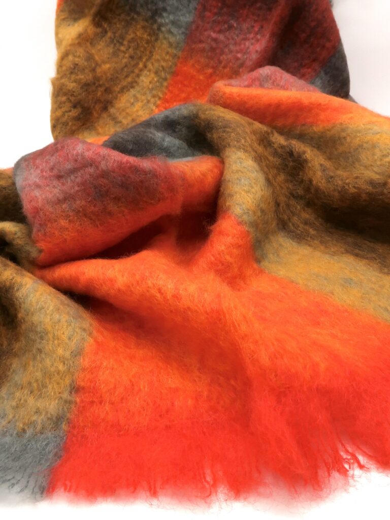 Kuschelige große Mohairdecke von Mantas Ezcaray