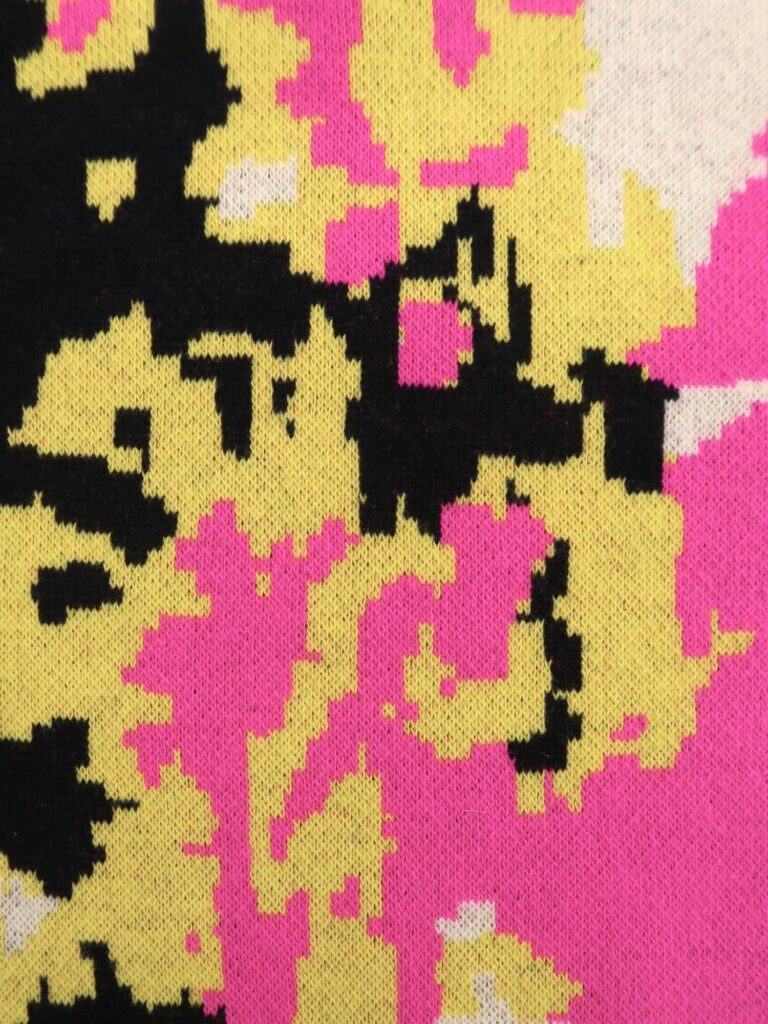 Wolltuch von Urban Aran - Detail pink