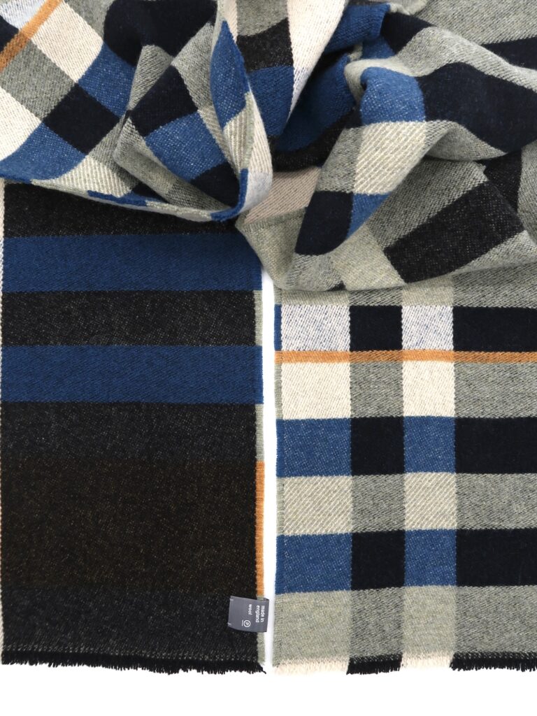 Bauhaus-Schal in reiner Wolle von Wallace Sewell in salbei, schwarz und navy