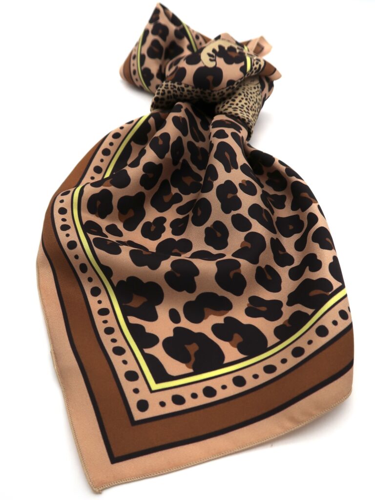 Seidenbandana mit Leo-Print
