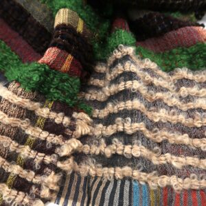 Detail Chenille-Schal von Wallace Sewell London mit grünen Mohair-Garnen