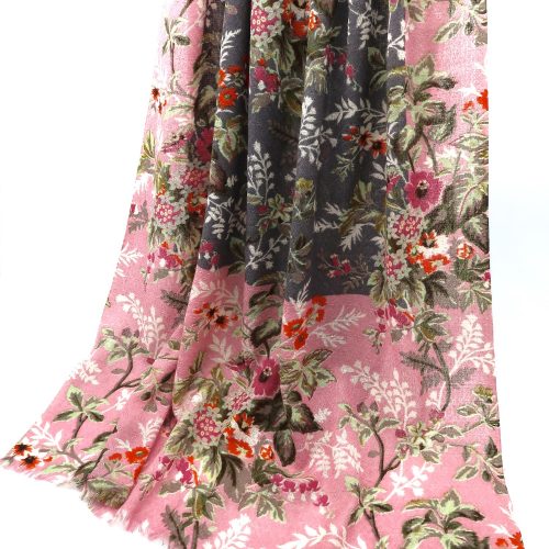 Wolltuch mit Blumen in grau und himbeer