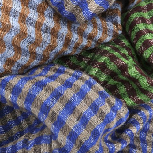 Kariertes Wolltuch von Épice Paris in den Farben blau, grün, braun und beige