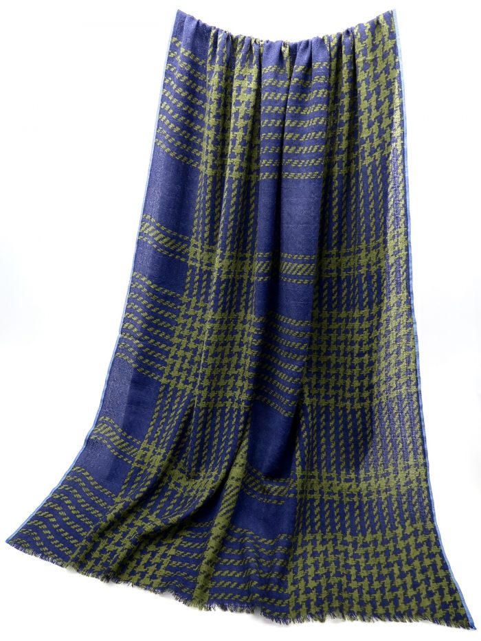 Feines Wolltuch in blau und grün mit Karomuster