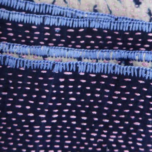 Detailansicht Tuch indigo weiß