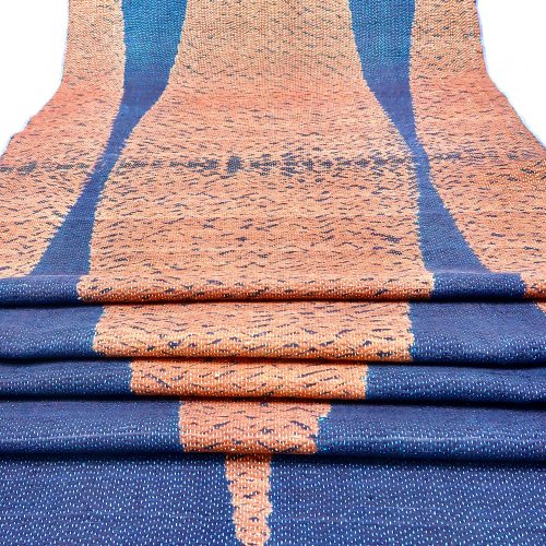 Großes Tuch von Living Blue Bangladesh in ziegelrot und indigoblau