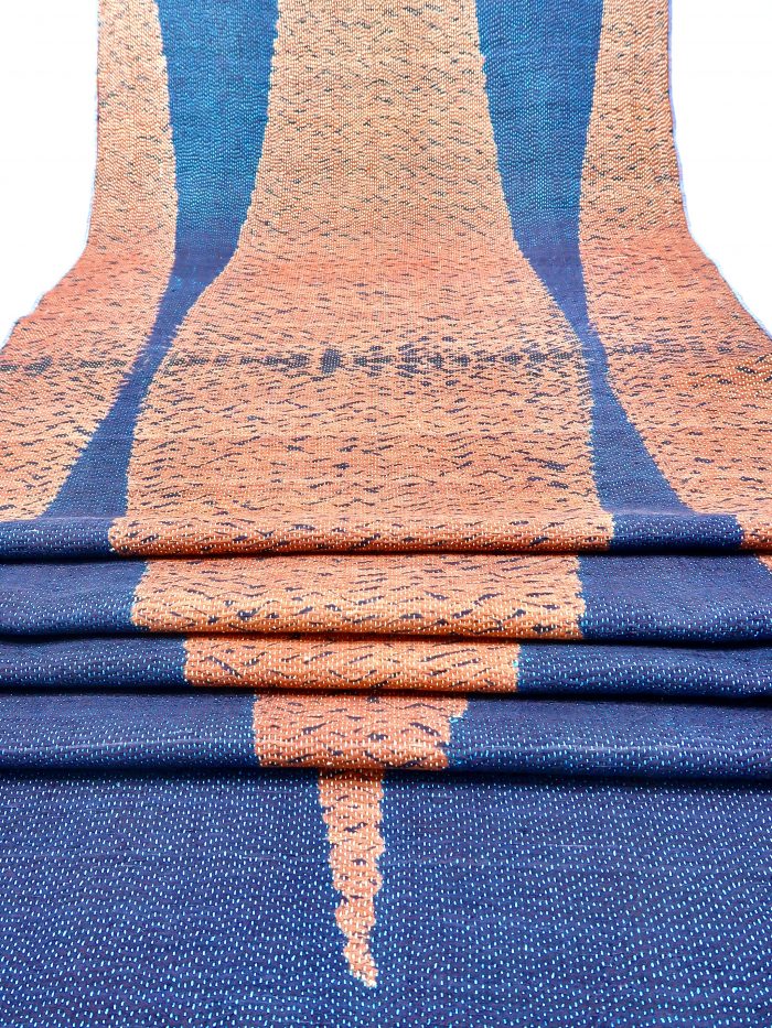Großes Tuch von Living Blue Bangladesh in ziegelrot und indigoblau