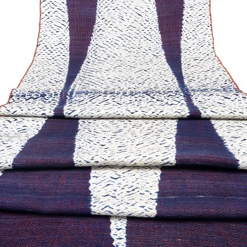 Indigo gefärbtes Tuch in Maulbeerseide