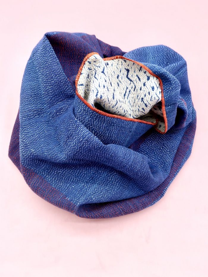 Living Blue - Tuch Seide - Rhombus indigo weiß – Bild 3
