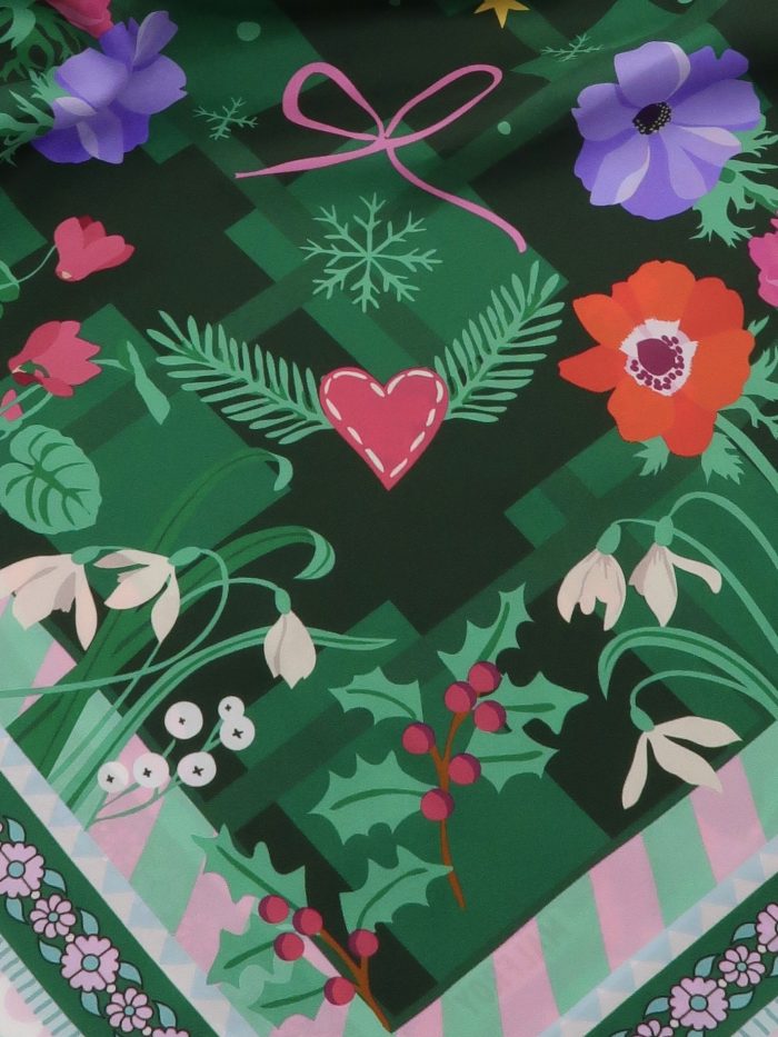 Detail - Großes Seidentuch mit Wintermotiven, Herz und Schneeglöckchen, 100% Seide