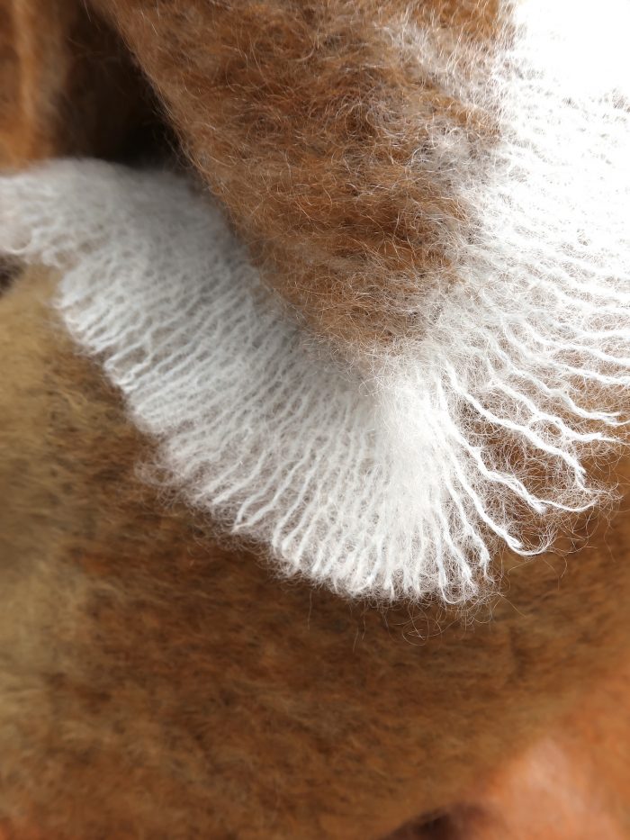Detail der Mohairdecke Quadros von Mantas Ezcaray