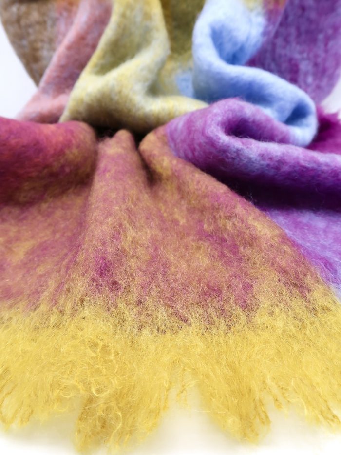Farbenfrohe Mohairdecke Quadros von Mantas Ezcaray