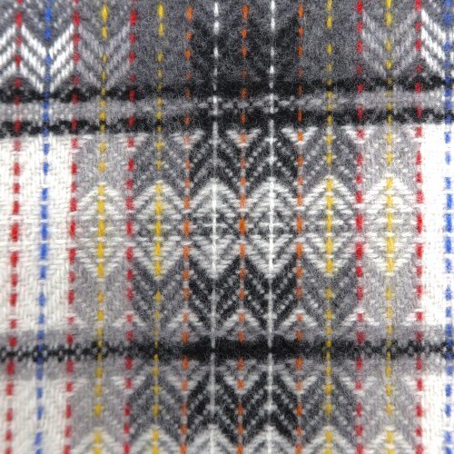Detail - Feine Wolldecke mit irischem Rautenmuster in grau von Molloy and Sons