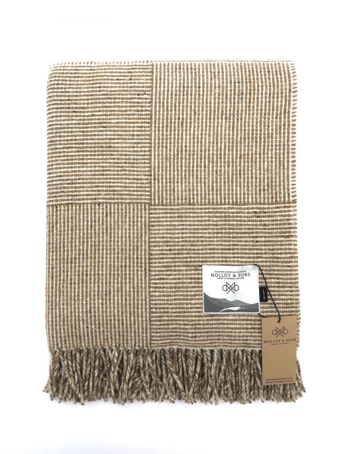 Wolldecke Basket in camel und weiß von Molloy and Sons