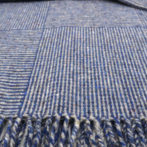 Wolldecke Basket in blau und grau von Molloy and Sons