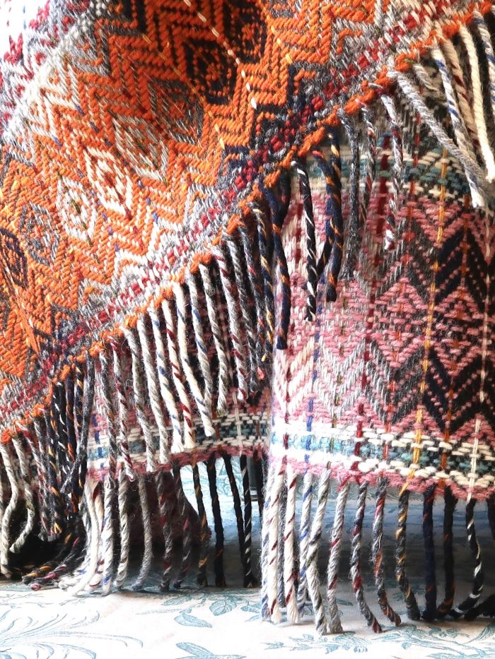 Wolldecken mit irischem Rautenmuster in orange weiß und pink weiß von Molloy and Sons