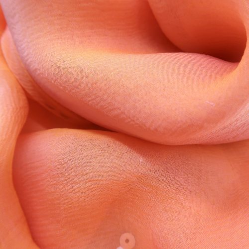 Detail Seide, Seidentuch Chiffon Karma in grapefruit von Saxony Ducks